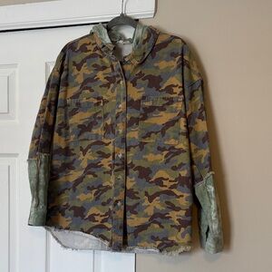 Mystree Camouflage Women's Button Down Shirt